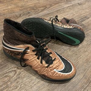 Nike Hypervenom Indoor Soccer Shoes (5.5 Y)